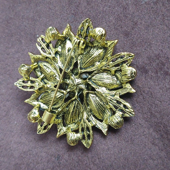 Red Rhinestone Floral Brooch - Picture 4 of 4